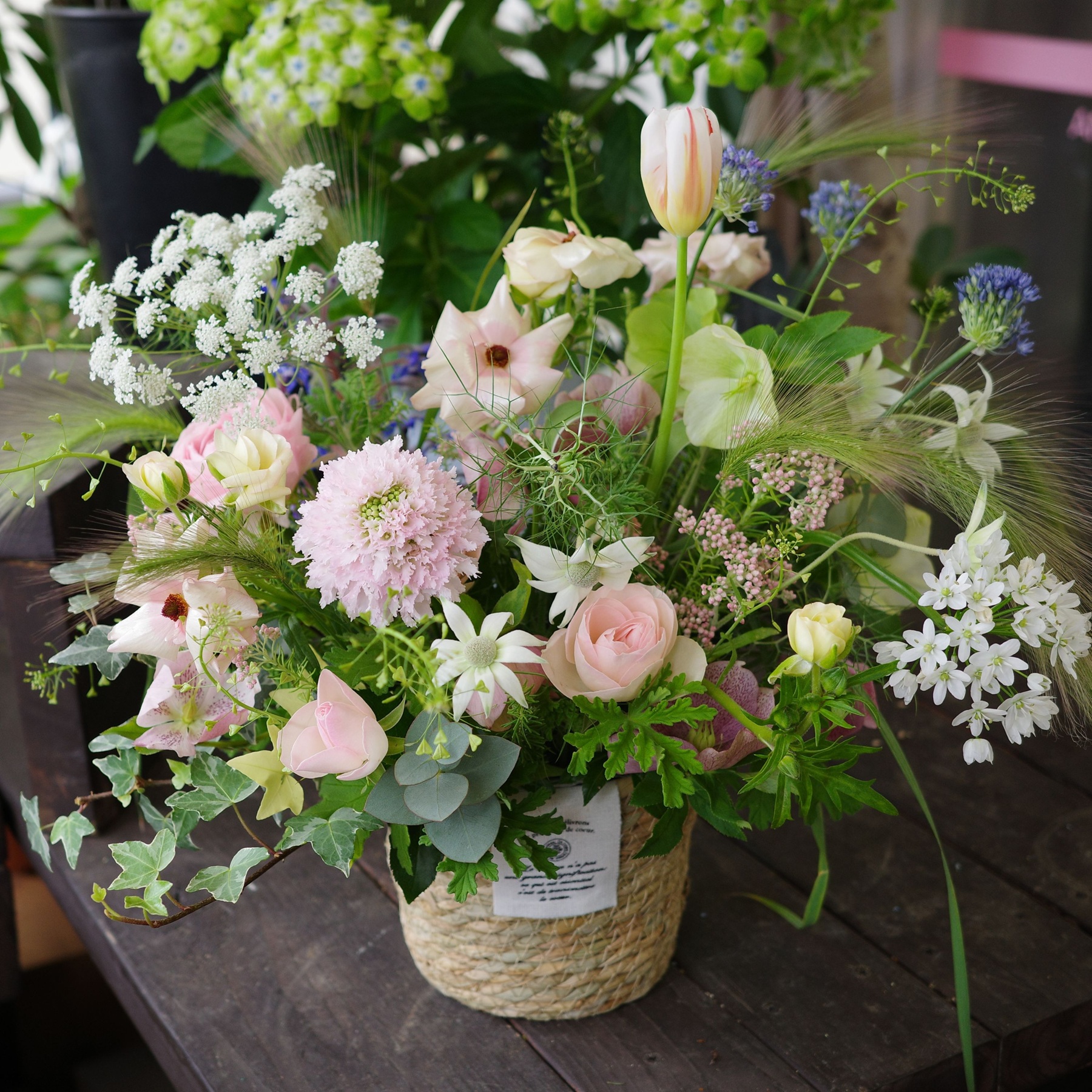 淡い色合いのアレンジメント