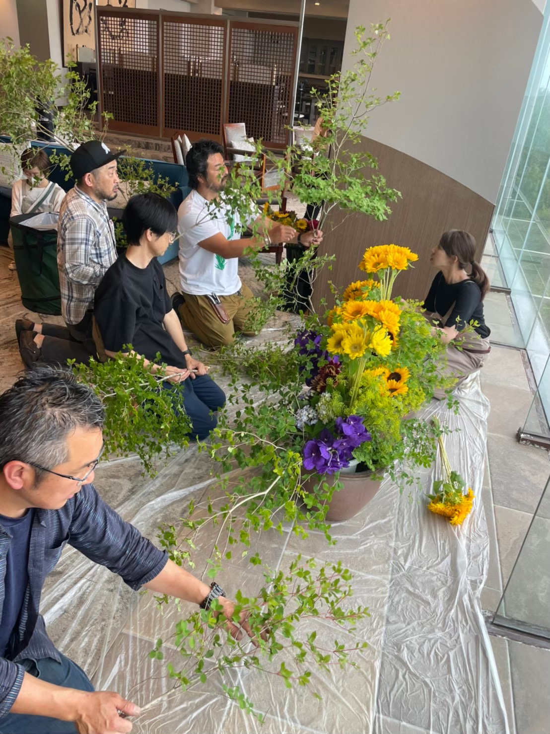 花のいけこみ作業風景