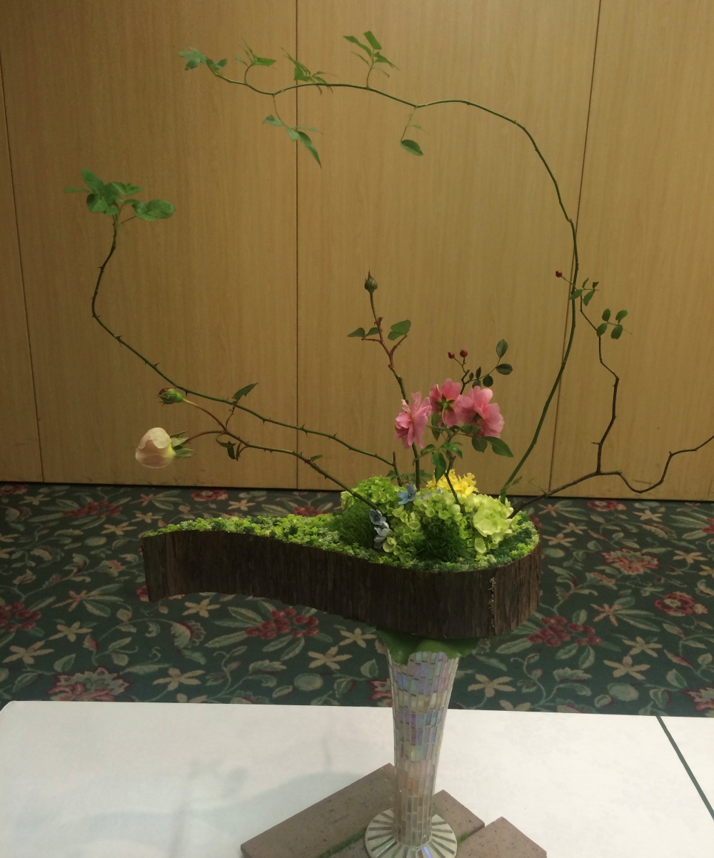 繊細な枝のアレンジ