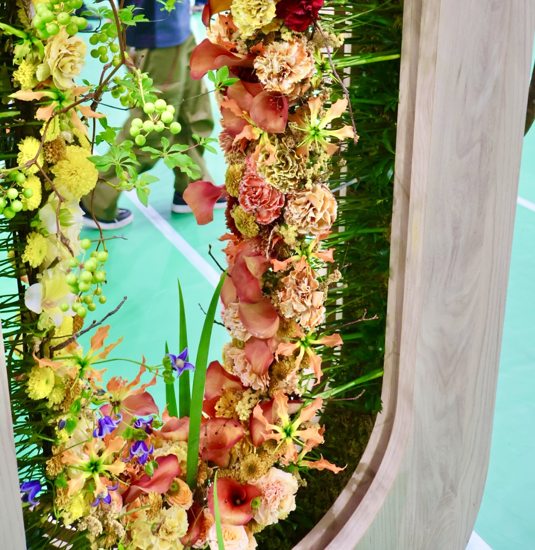 イエロー、オレンジ花のグラデーション