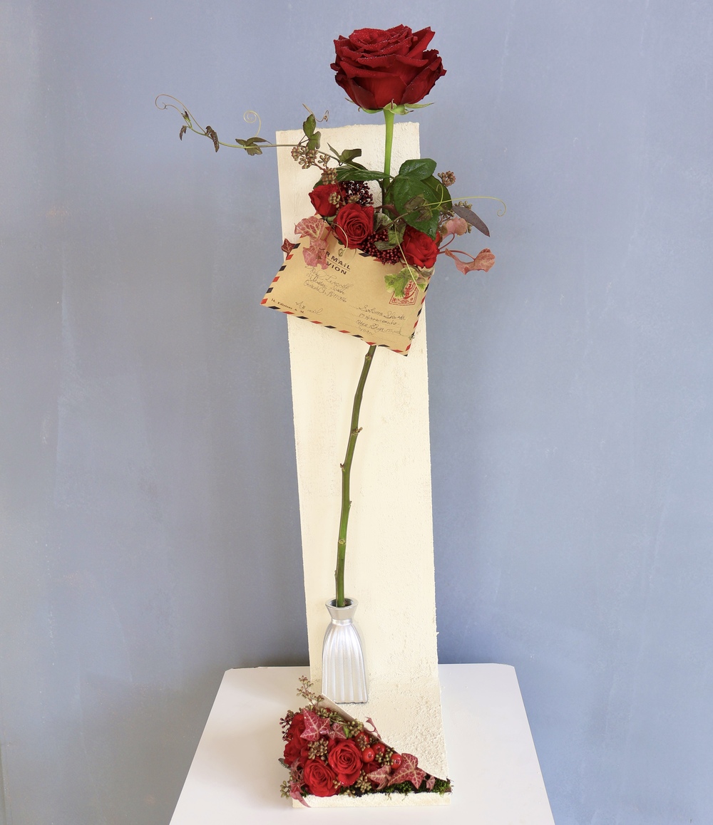 赤バラとメッセージ