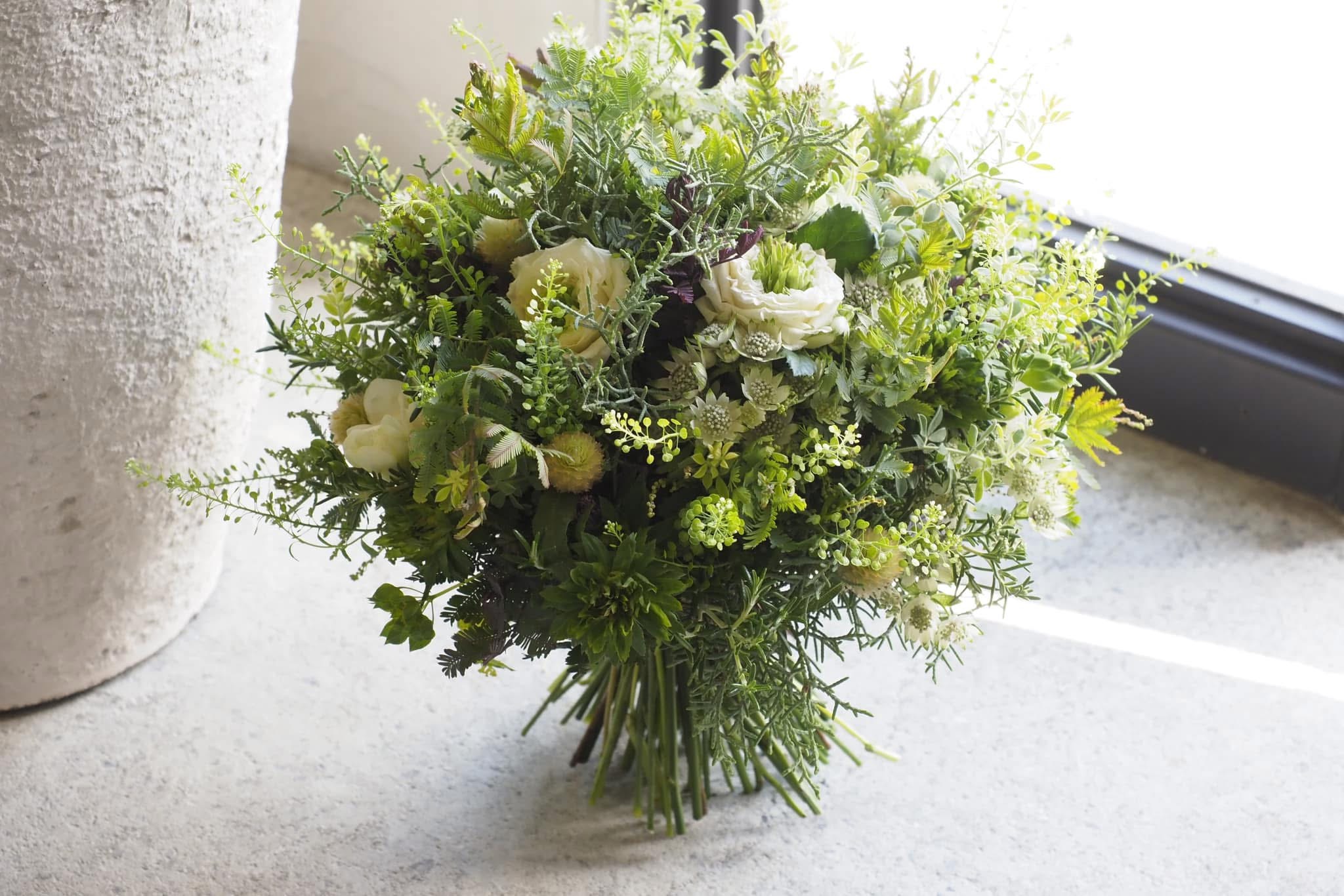 白とグリーンのブーケ