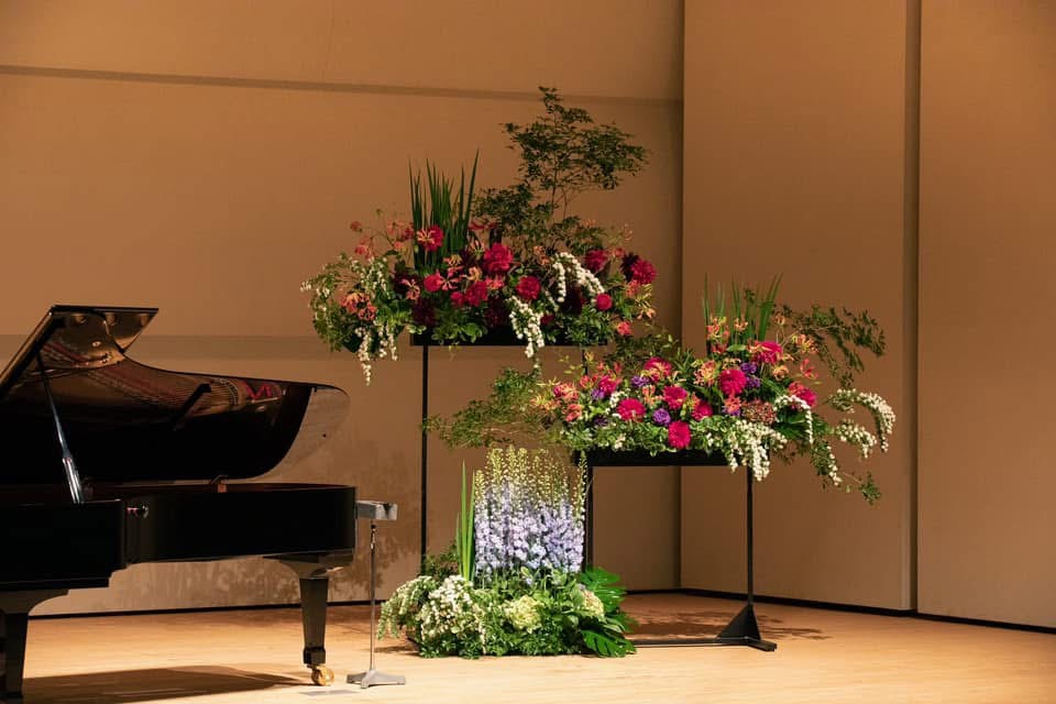 ピアノとフラワーオブジェ