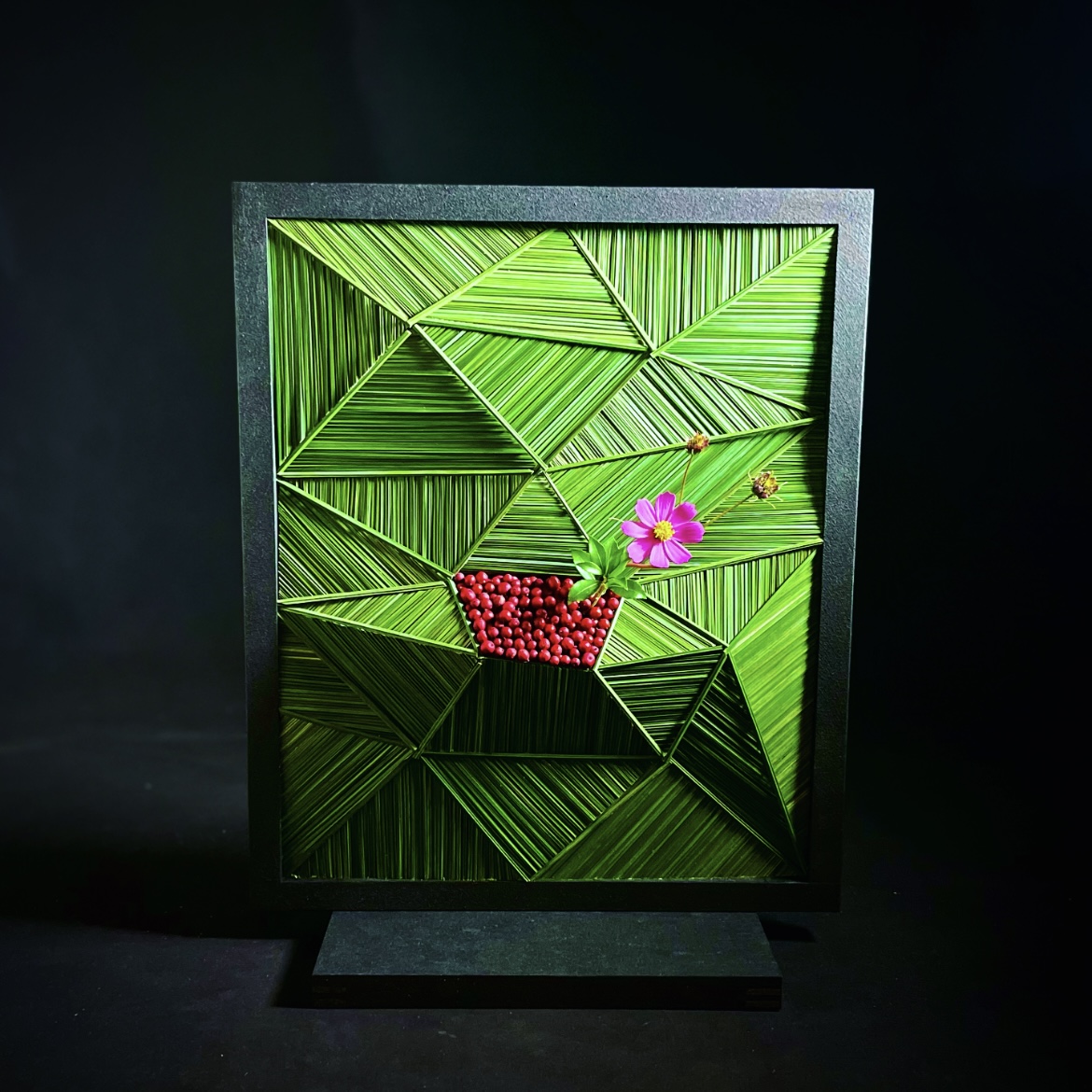 ピンクのコスモスを使った作品