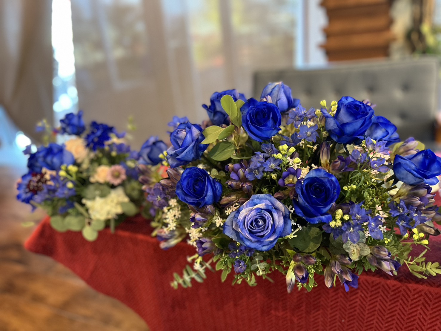 青いバラのアレンジ