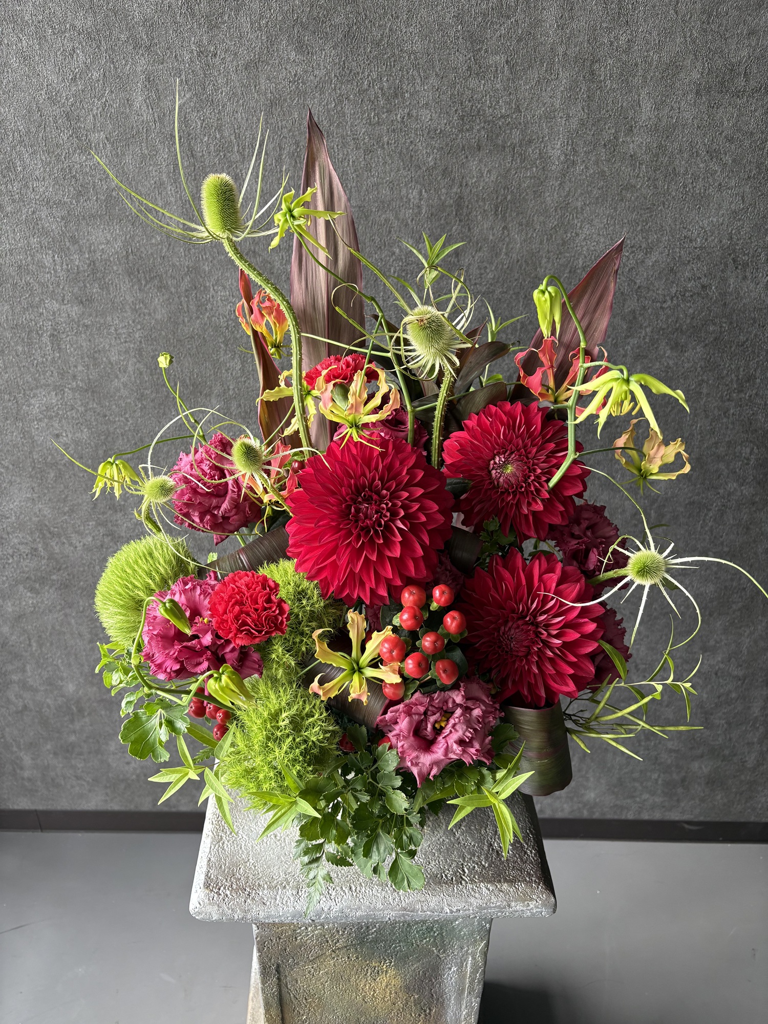 赤いダリアの作品