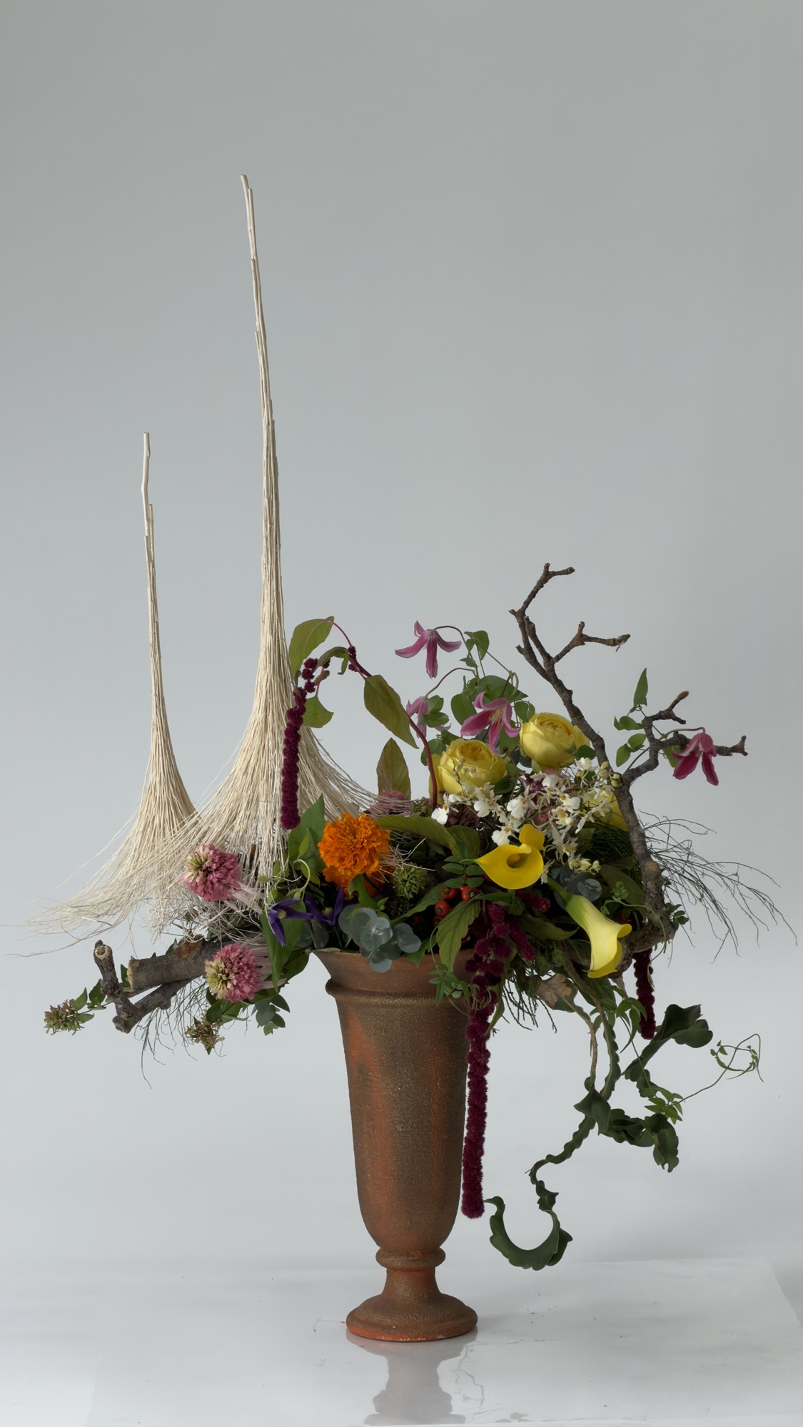 細長い壺を使ったアレンジメント