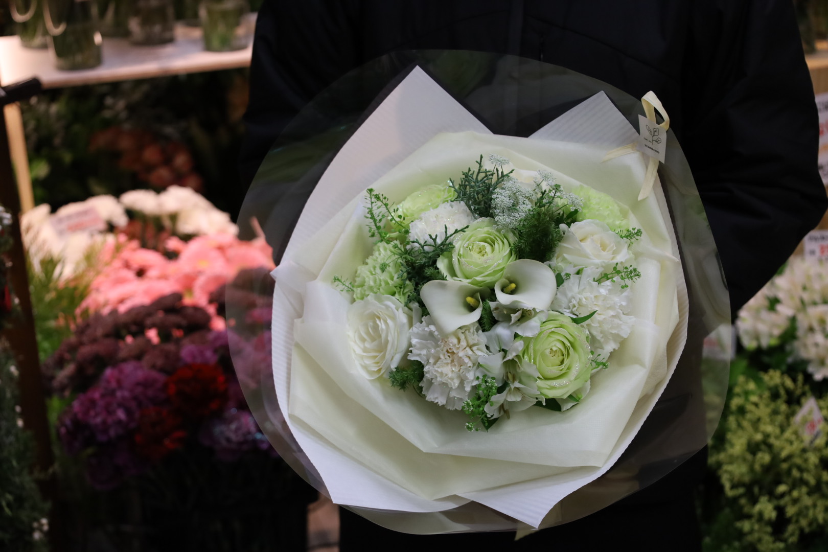 白いカラーの花束